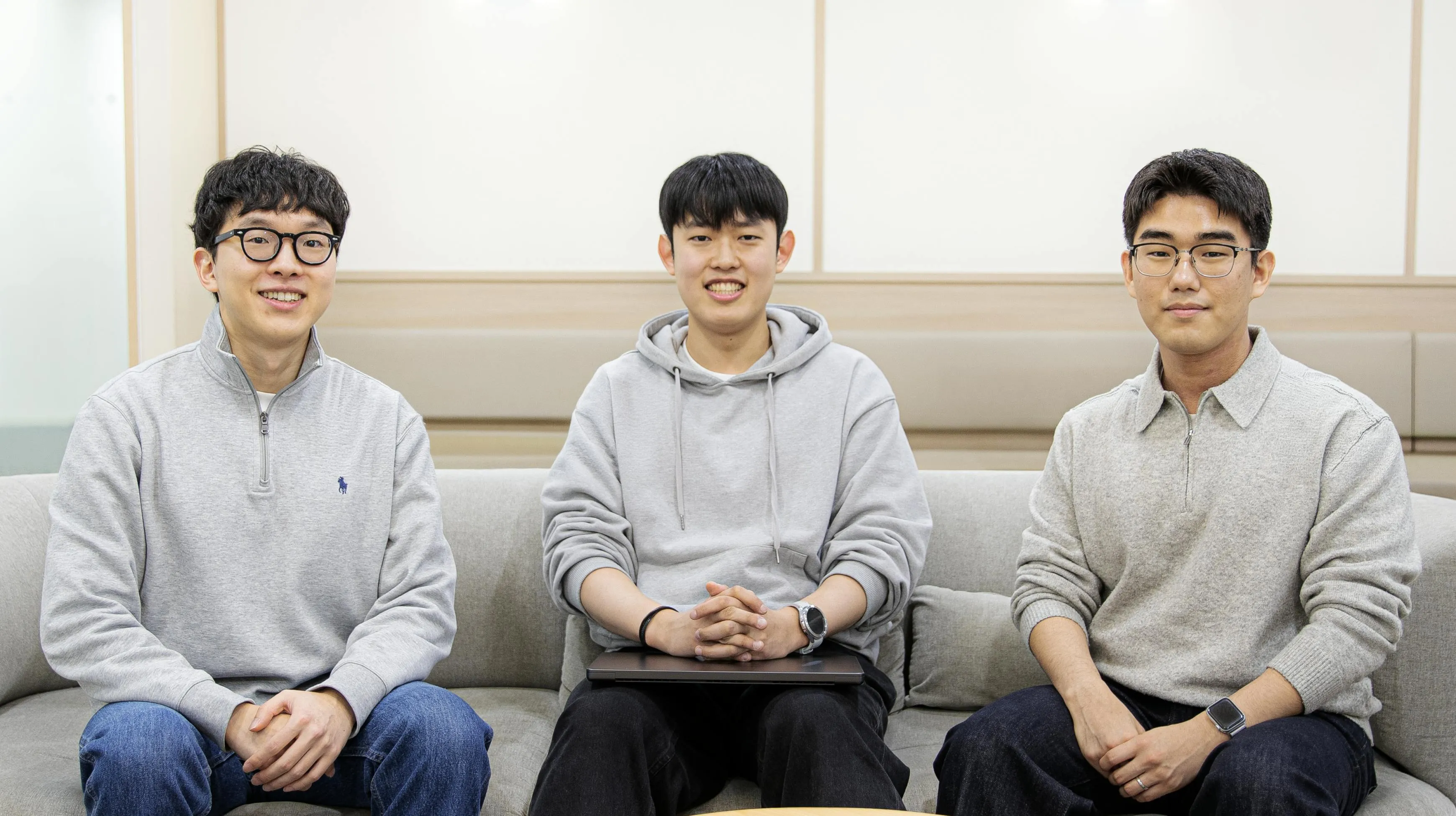 (왼쪽부터) 피드실 Ben, 광고실 John, 검색실 Dino